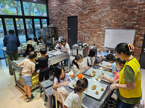 金泉区クムナレ文化体育センターが지역사회에「ヌルボム教室クッキー遊び」프로그램을 소개